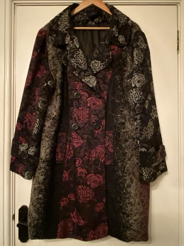 Stunning statement art - stunning, wear